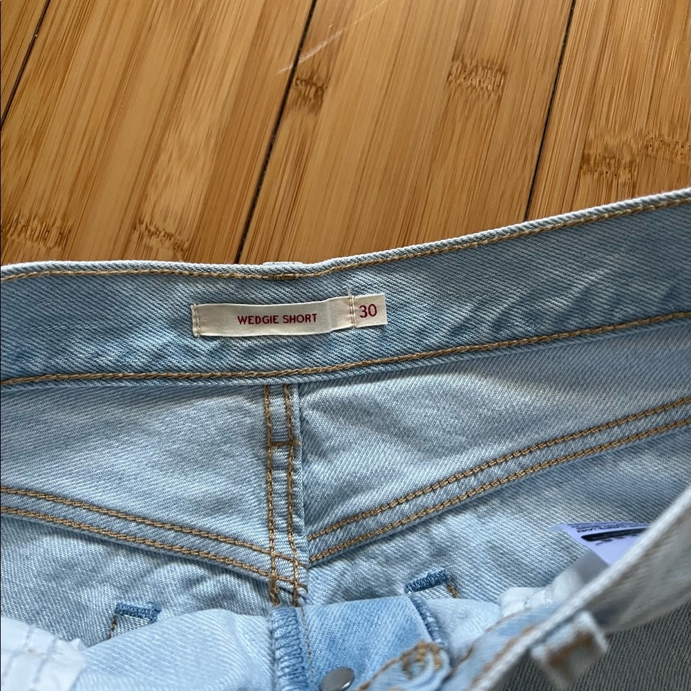 Levi’s Shorts - Picture 2 of 4
